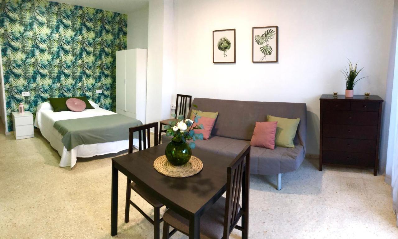 Apartamento Con Piscina En Ciudad Jardin Malaga Bagian luar foto