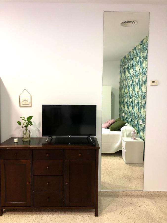 Apartamento Con Piscina En Ciudad Jardin Malaga Bagian luar foto